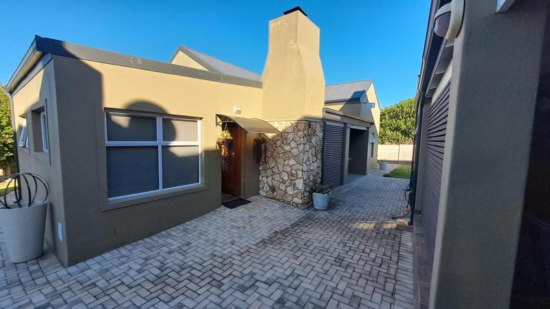 6 Bedroom Property for Sale in Stilbaai Wes Western Cape